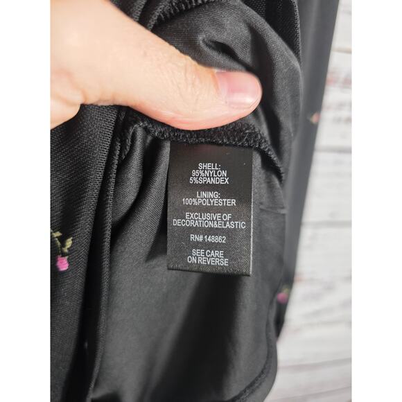 Torrid Plus Size Floral Peplum Surplice Blouse Long sleeve Balck NWT - Picture 5 of 5